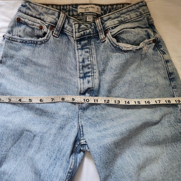 EUC Abercrombie & Fitch Blue Relaxed Jeans High Waisted Distressed Sz 27 - Picture 2 of 5